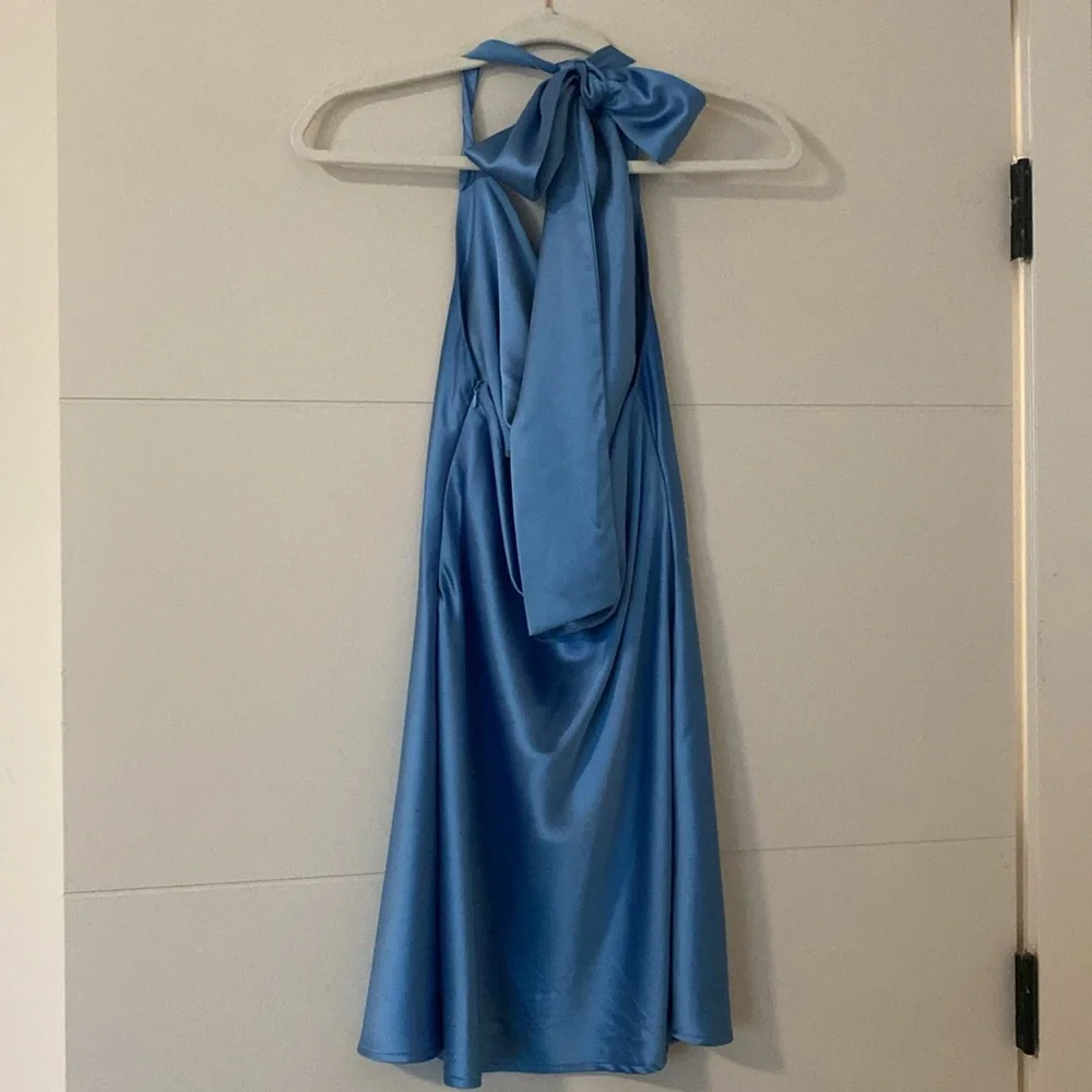 Backless halter neck mini dress - Picture 4 of 4